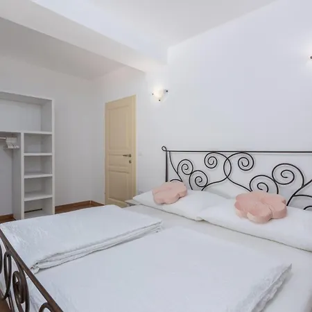Mali Raj Villa *