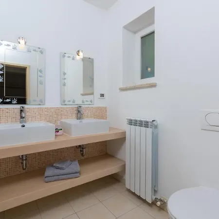 Вилла Mali Raj Zikovici