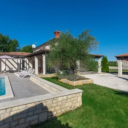 Mali Raj Villa Zikovici