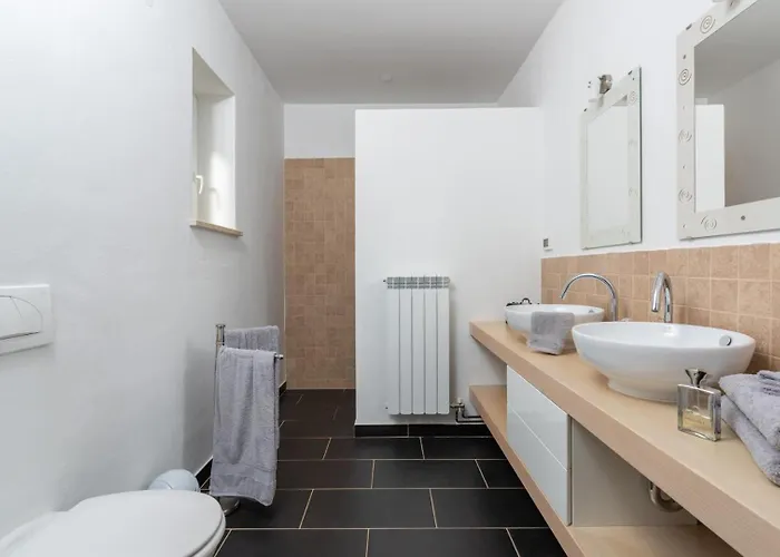 Mali Raj Vila Zikovici