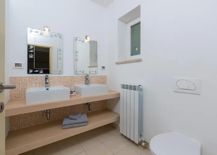 Vila Mali Raj Zikovici