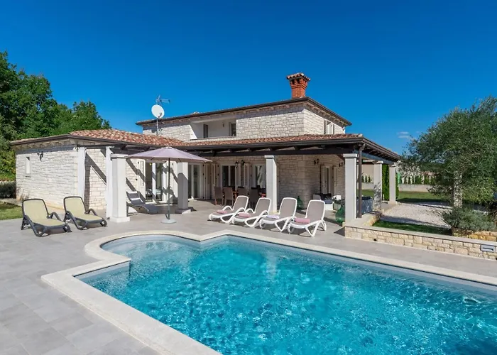 Vila Mali Raj Zikovici